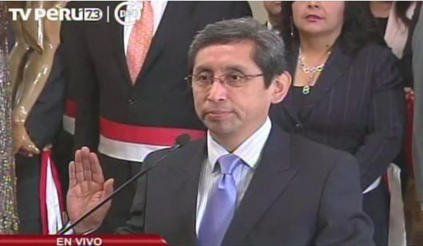 Médico epidemiólogo asume cartera de Salud, se esperan reformas en el sector