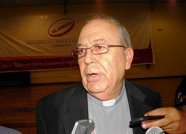  Obispo dice que con sentencia a decano de abogados buscan silenciarlo