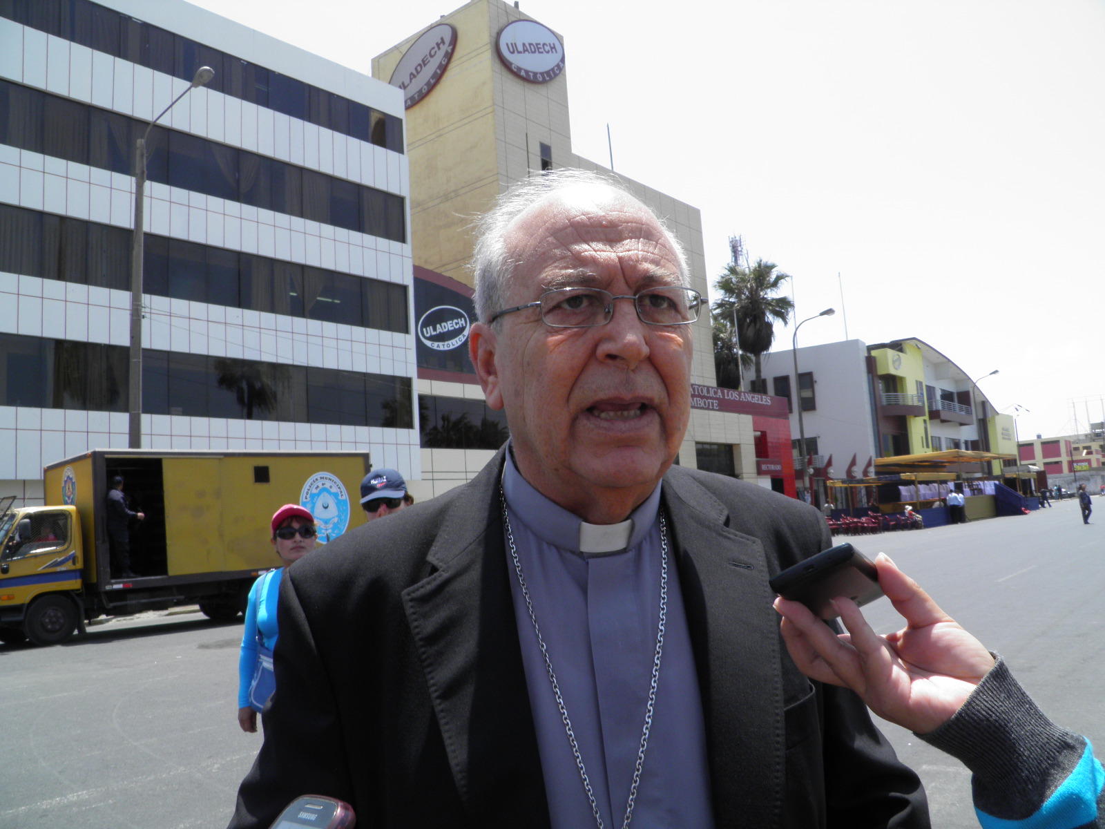 Monseñor Piorno a Bambarén: “El que debe pronunciarse en nombre de la Iglesia no es él, soy yo”