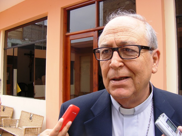 Obispo de Chimbote dice que “Chapa a tu choro y déjalo paralítico” es aprobar una barbarie