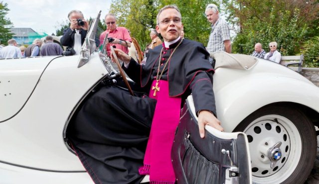 Apartan temporalmente a obispo cuyo palacio costó más de 31 millones de euros