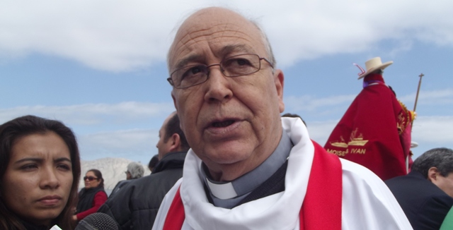 Obispo lamenta ausencia de autoridades en procesión de San Pedrito por la bahía