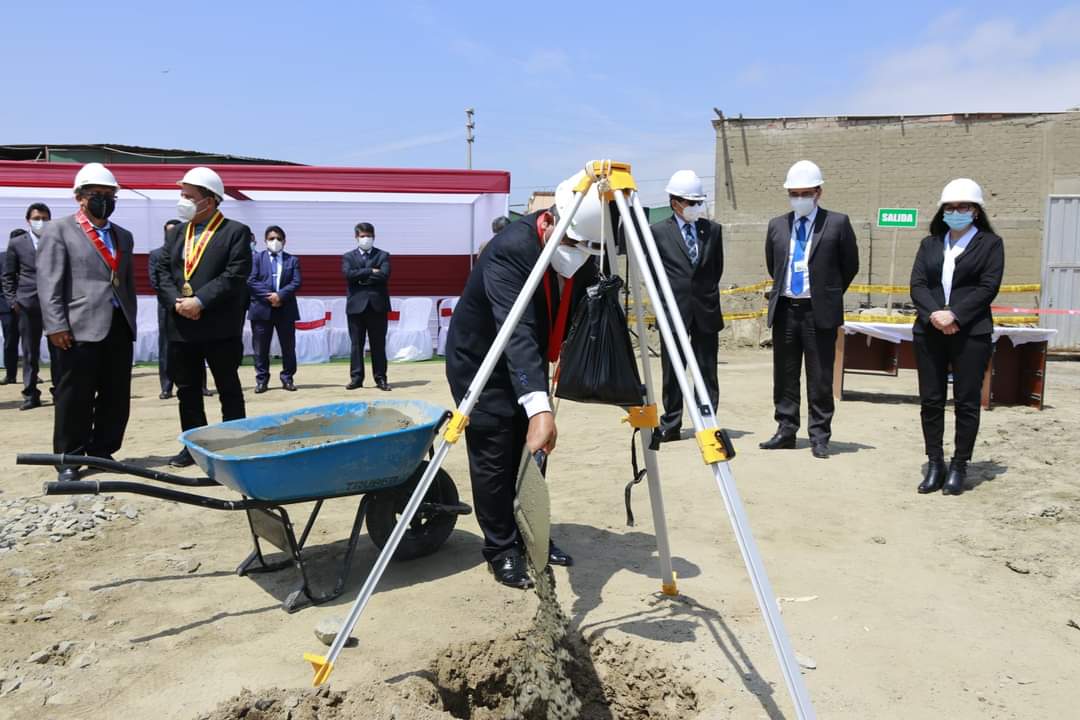 Chimbote: colocan primera piedra del cerco perimétrico de futuro Módulo Corporativo de Familia