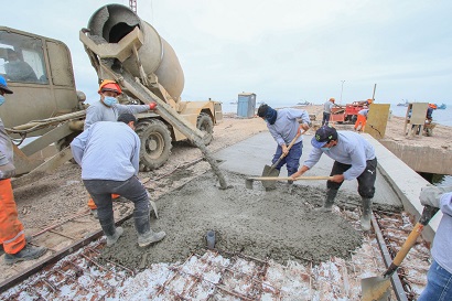 Inspeccionan avance de trabajos adicionales del muelle municipal de Chimbote