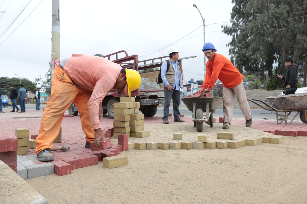 Nuevo Chimbote: alcalde inspecciona obras en varias urbanizaciones del distrito