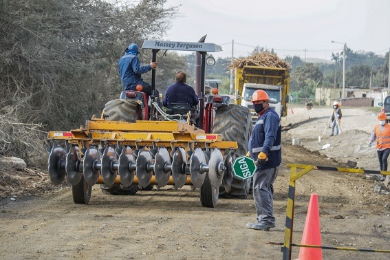 Chimbote: comuna avanza obras de rehabilitación de vías vecinales en zonas rurales