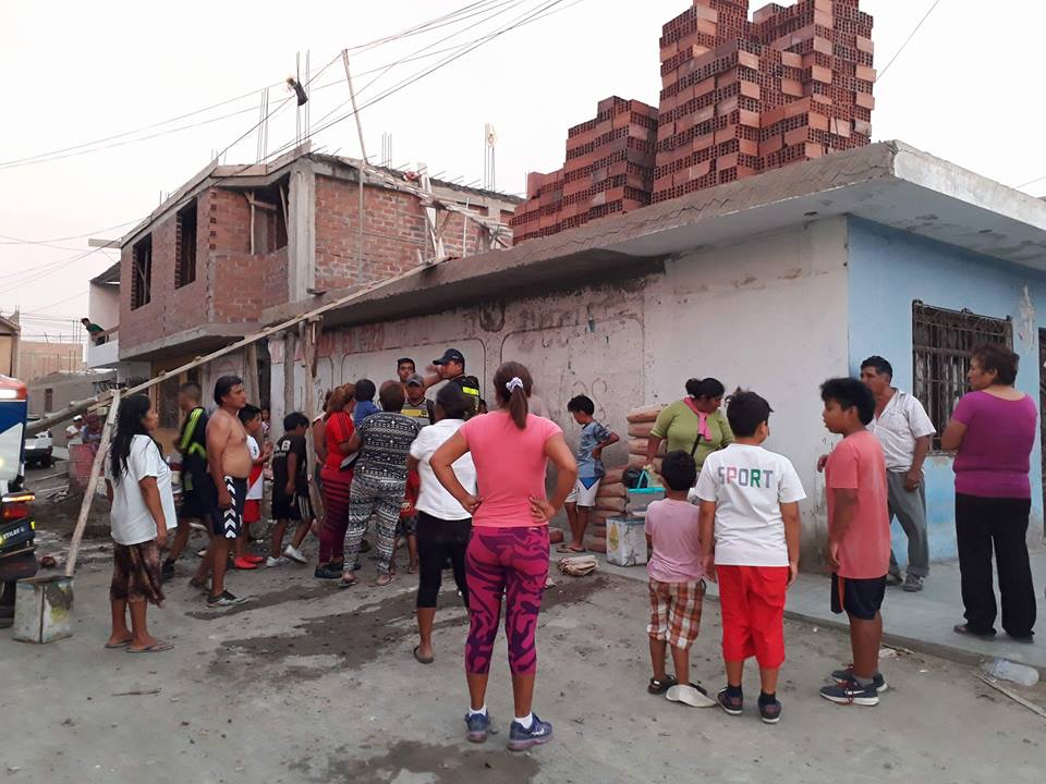  Chimbote: Obrero se cae de segundo piso de vivienda cuando se encontraba llenando techo