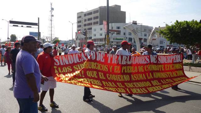  Obreros de Siderperú exigen cumplimiento de su pliego de reclamos