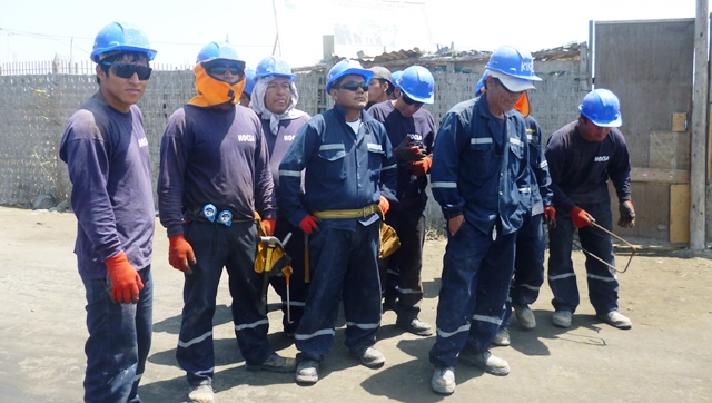   Por enésima vez obreros de coliseo de Chimbote se quedaron sin sueldo
