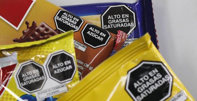 Recomiendan revisar las etiquetas y octógonos antes de adquirir un producto 