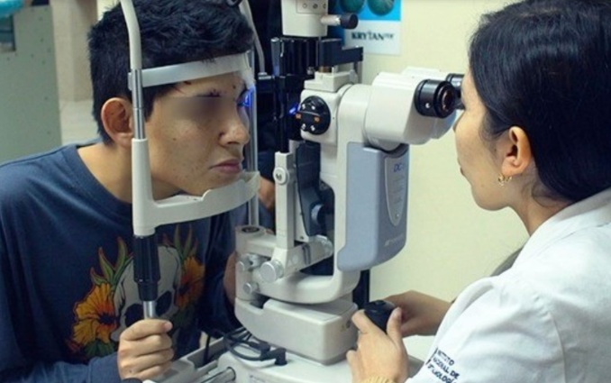 Advierten del daño ocular que podría generar la radiación solar en niños y adultos mayores