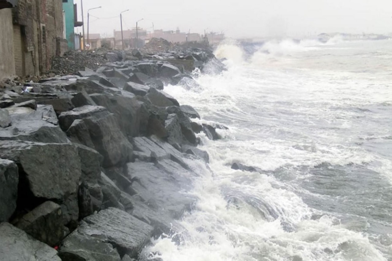 Oleajes intensos en el litoral continuarán hasta el martes 19 de octubre