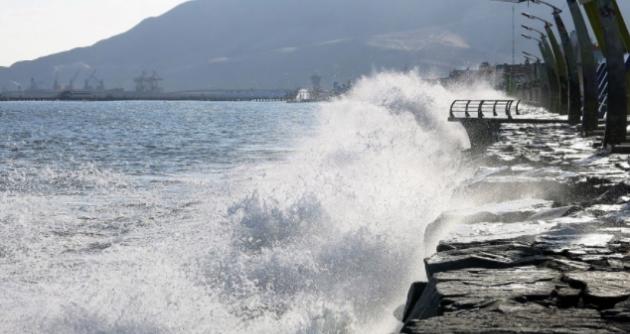 Alertan que oleaje ligero se presentaría desde mañana en todo el litoral peruano