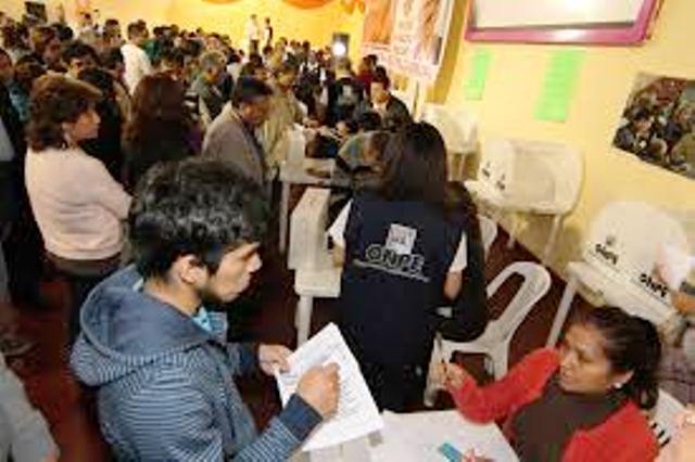 Diez partidos y 51 movimientos regionales recibieron asistencia de ONPE en elecciones internas 