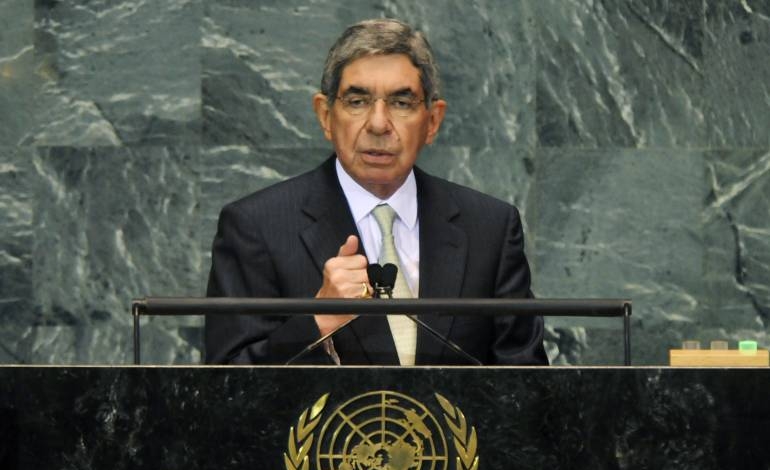 Óscar Arias, Nobel de la Paz, propone tratado para frenar el comercio de armas