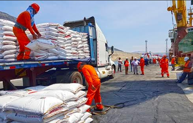 Operadores portuarios y productores mineros embarcarán por terminal de Chimbote