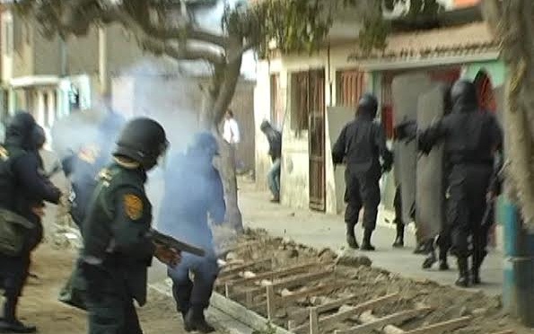 Peligroso delincuente “Peluche” apenas salió del penal arma escándalo y ataca a policías