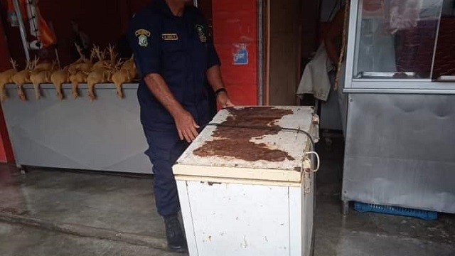 Nuevo Chimbote: multan a comerciantes por vender carnes en condiciones antihigiénicas