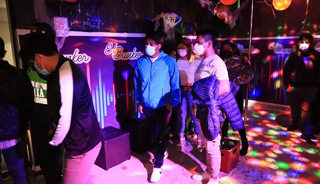 Intervienen 70 jóvenes que participaban de Fiesta Halloween en chifa en Chimbote