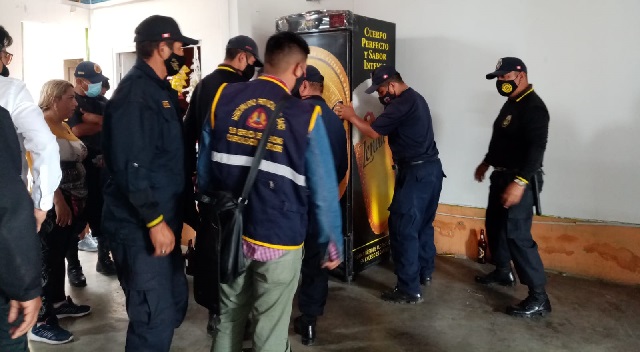 Multan y clausuran bar clandestino que atendía a puerta cerrada en Chimbote