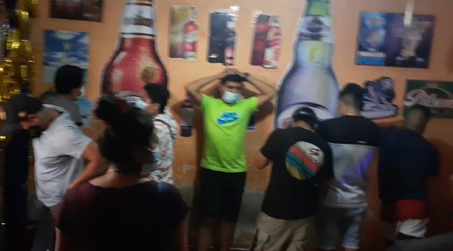 Dieciséis borrachos fueron intervenidos en fiesta clandestina durante toque de queda en Chimbote