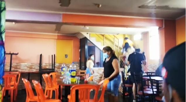 Intervienen a comensales al interior de restaurante pese a prohibición en Chimbote