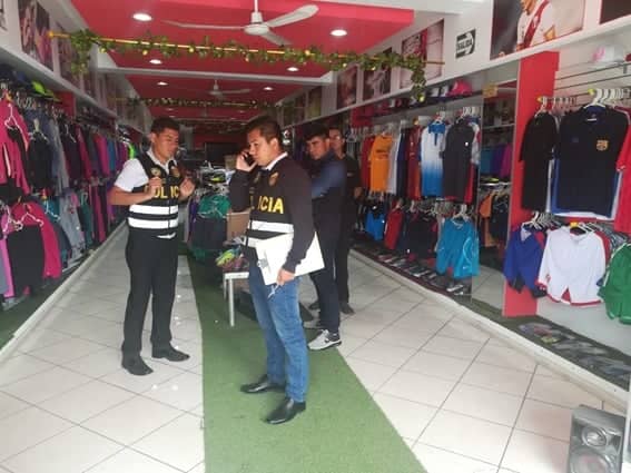 Incautan 181 prendas de vestir con marcas no autorizadas por empresas en Nuevo Chimbote