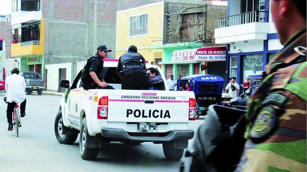 Áncash: Policías intervienen a 4 sujetos, entre ellos a una mujer, con 6 kilos de marihuana en Huanchuy