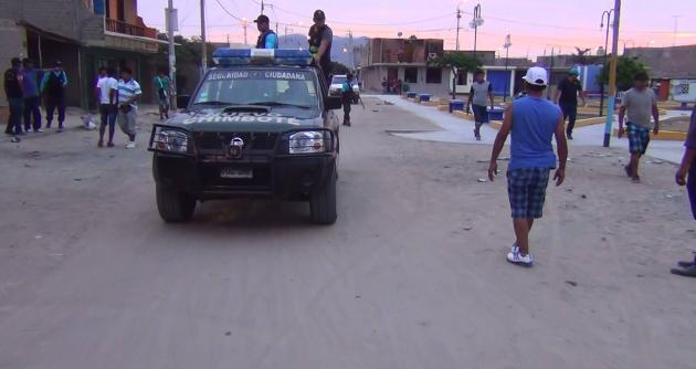 Intervienen a sujetos robando autopartes de vehículo en “Villa Mercedes” en Nuevo Chimbote