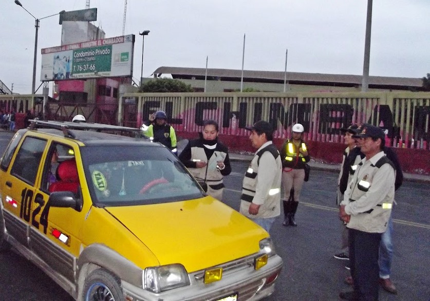 Chimbote: intervienen taxis que prestan servicio afuera del terminal terrestre