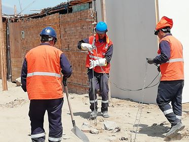 Nuevo Chimbote: retiran conexiones eléctricas precarias que eran un peligro para 300 familias
