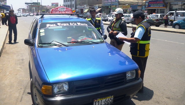 Detectan que transportistas utilizan farolas no autorizadas