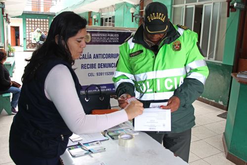 Ministerio Público despliega operativo anticorrupción en comisarías de provincia del Santa  