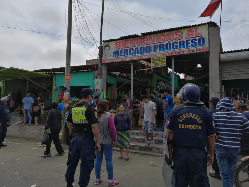 Municipalidad provincial continúa con reordenamiento en mercados de Chimbote