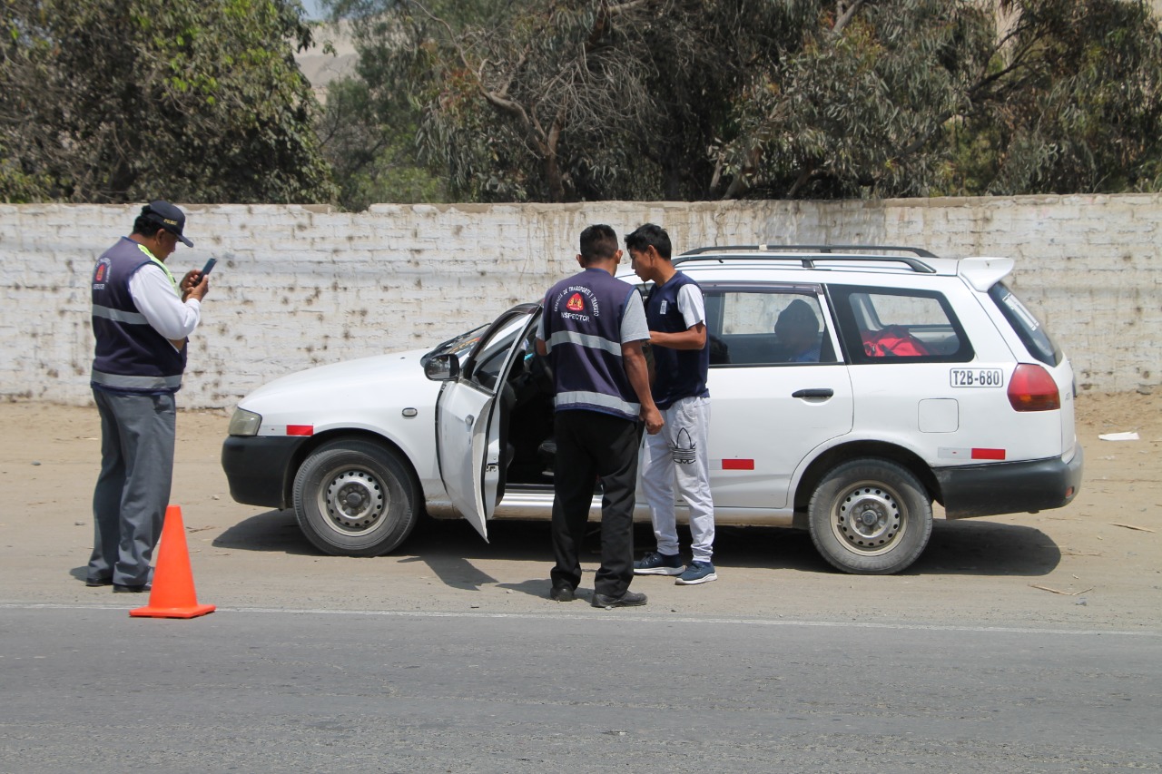 Municipio sancionó a propietarios de 10 vehículos de transporte público por no colocar logotipo