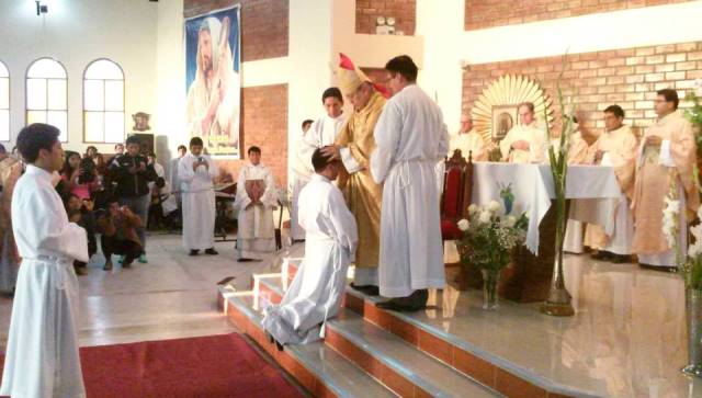 Tres jóvenes se ordenaron diáconos en la Diócesis de Chimbote