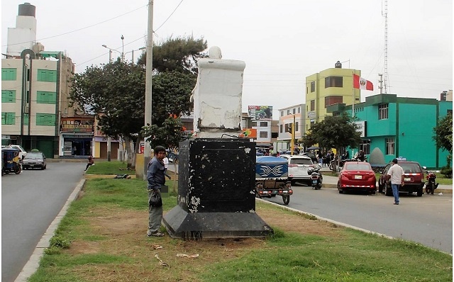 Chimbote: Estatuas del parque principal del “21 de Abril” sirven de urinario y están a punto de derrumbarse
