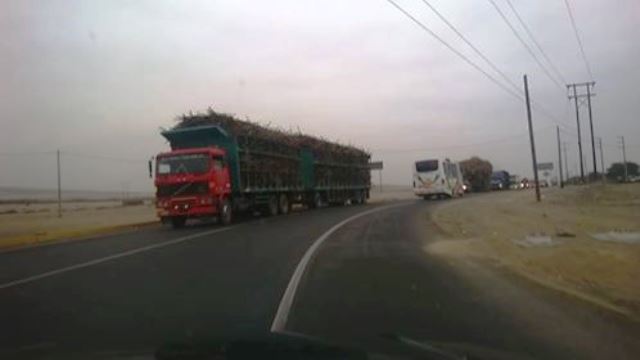 Peligroso viaje de Trujillo a Chimbote por cierre de un carril de la Panamericana Norte