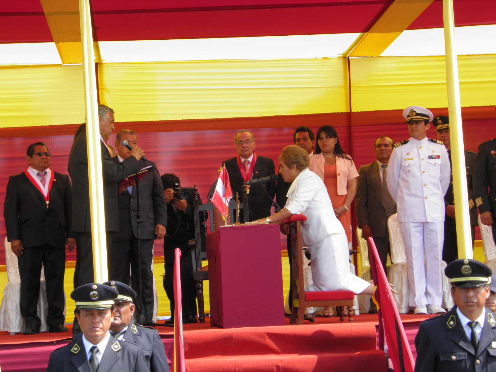 Juramentan a Victoria Espinoza como alcaldesa de la provincia del Santa