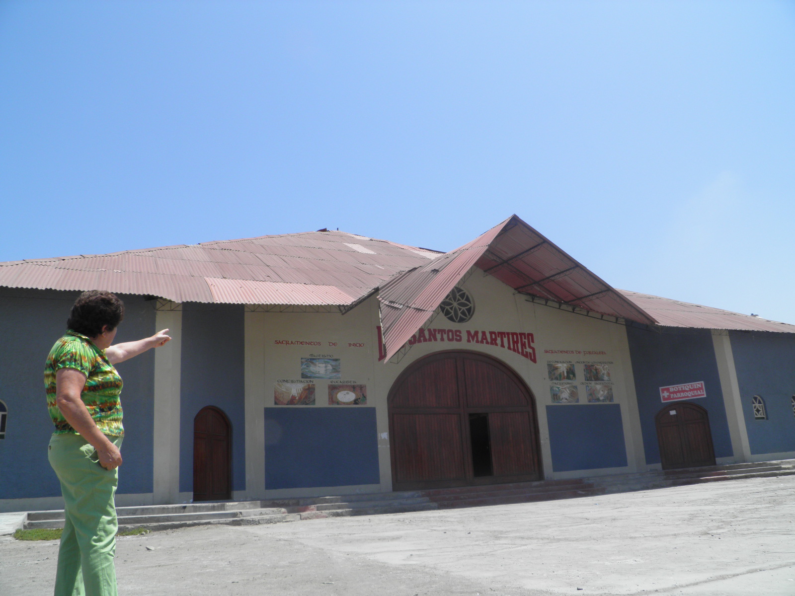 Feligreses piden apoyo para cambiar techo de parroquia “Los Santos Mártires”