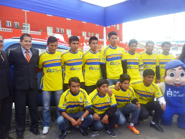 Caja del Santa regaló camisetas a club deportivo del “Salazar Romero”