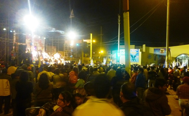 Ancash: candidato regional Waldo Ríos sorteó y entregó dinero en efectivo en la vía pública