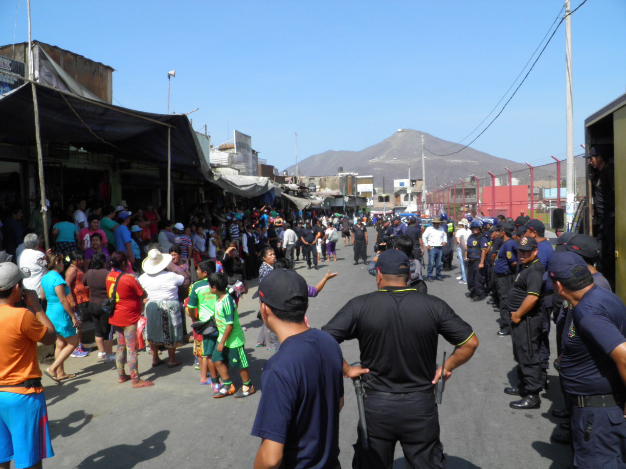Desalojan a ambulantes instalados en alrededores del mercado El Progreso