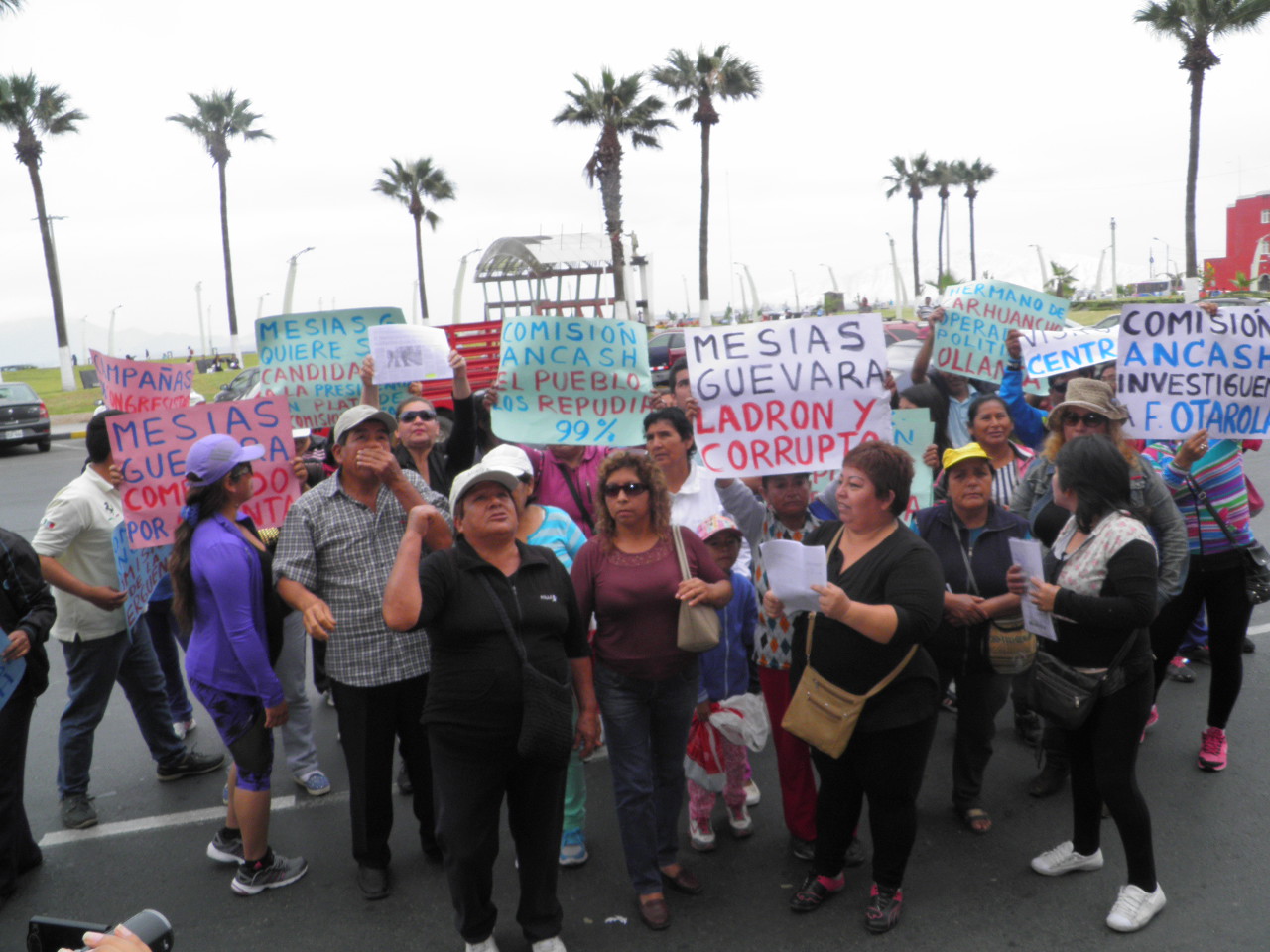Chimbote: Familiares de Cesar Álvarez protestan contra Comisión Áncash