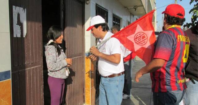 Candidatos apristas en campaña "puerta a puerta" en pueblos de Nuevo Chimbote