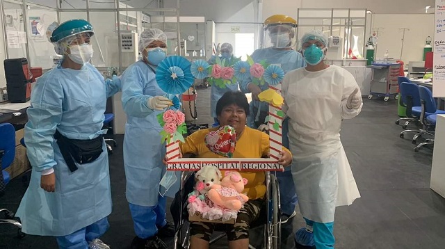 Valiente mujer gana la batalla al covid-19 en hospital de Nuevo Chimbote