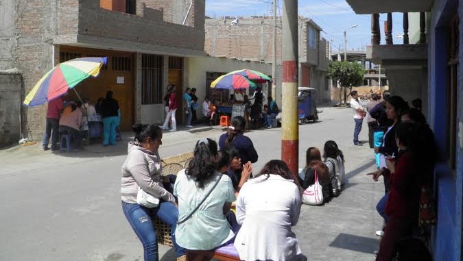 Personal de salud y pacientes de la posta de “Magdalena” siguen en la calle