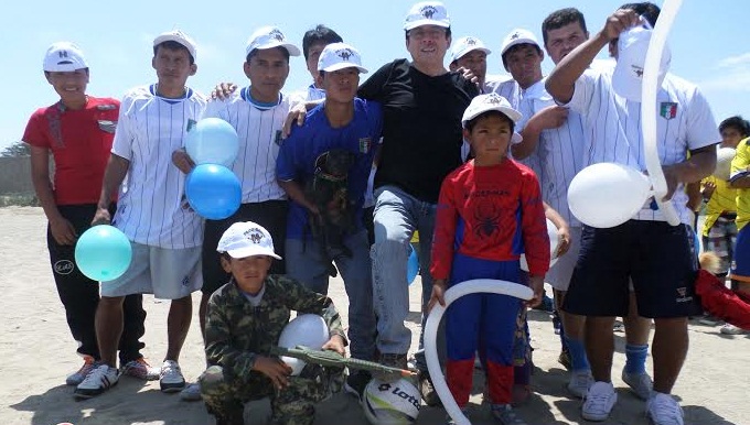 Francisco Gasco prometió construir complejo deportivo en sector “Villa del Sol”