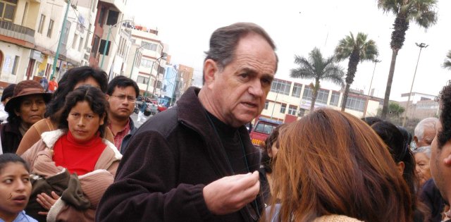 Obispo de Chimbote confirma regreso del padre Juan Davis