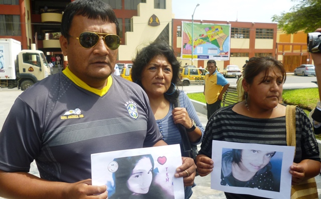 Desesperados padres denuncian desaparición de su menor hija
